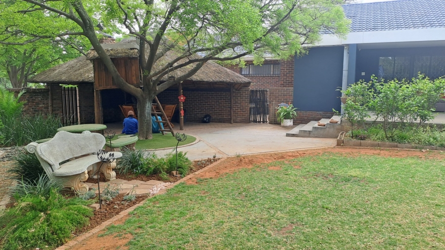 5 Bedroom Property for Sale in Langenhovenpark Free State